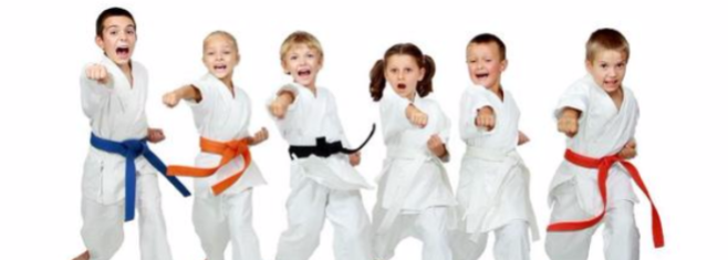 Niños con valores y disciplina al practicar Tae Kwon Do